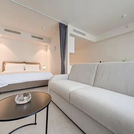 Mercury 318 - 2x Pool Cards Access & Shopping Mall *