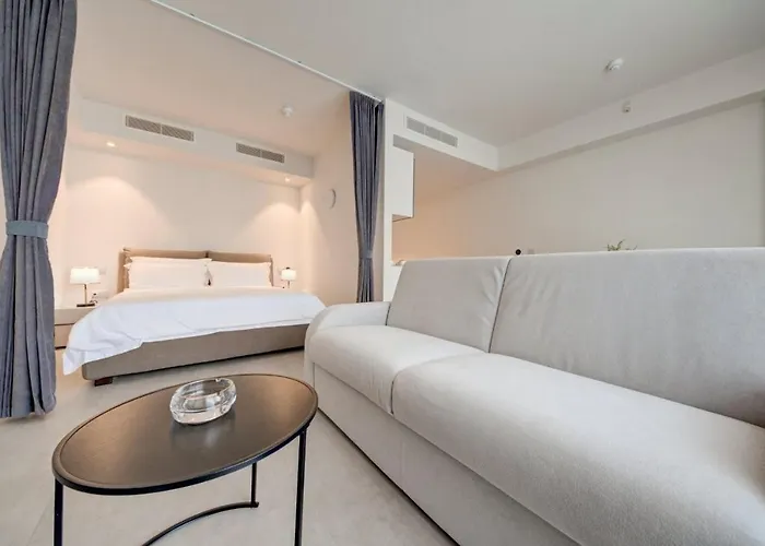 Mercury 318 - 2x Pool Cards Access & Shopping Mall *